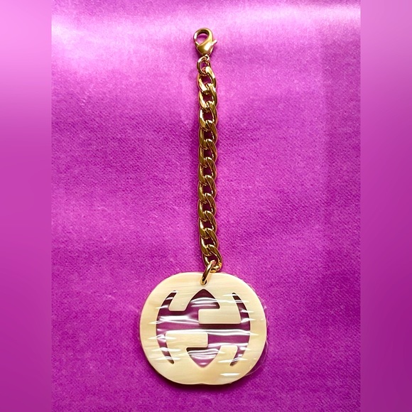 GUCCI NWT ACCESSORY INTERLOCKING GG WITH GOLD CHAIN & CLASPπππ// - Picture 4 of 10